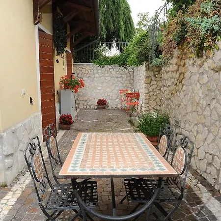Fule Guest house *